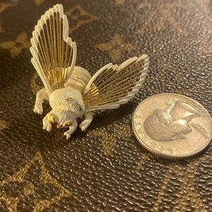 Monet signed gold tone white wire bumblebee bee pin brooch Vintage chic Retro